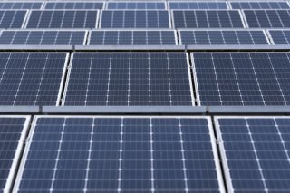 La réforme de la loi sur l'énergie trace une "étape décisive" vers la neutralité carbone en 2050, objectif du Plan climat vaudois. Elle est aussi un "pas important" vers plus de souveraineté énergétique pour le canton, qui importe 84% de son énergie (photo symbolique). Keystone/GAETAN BALLY